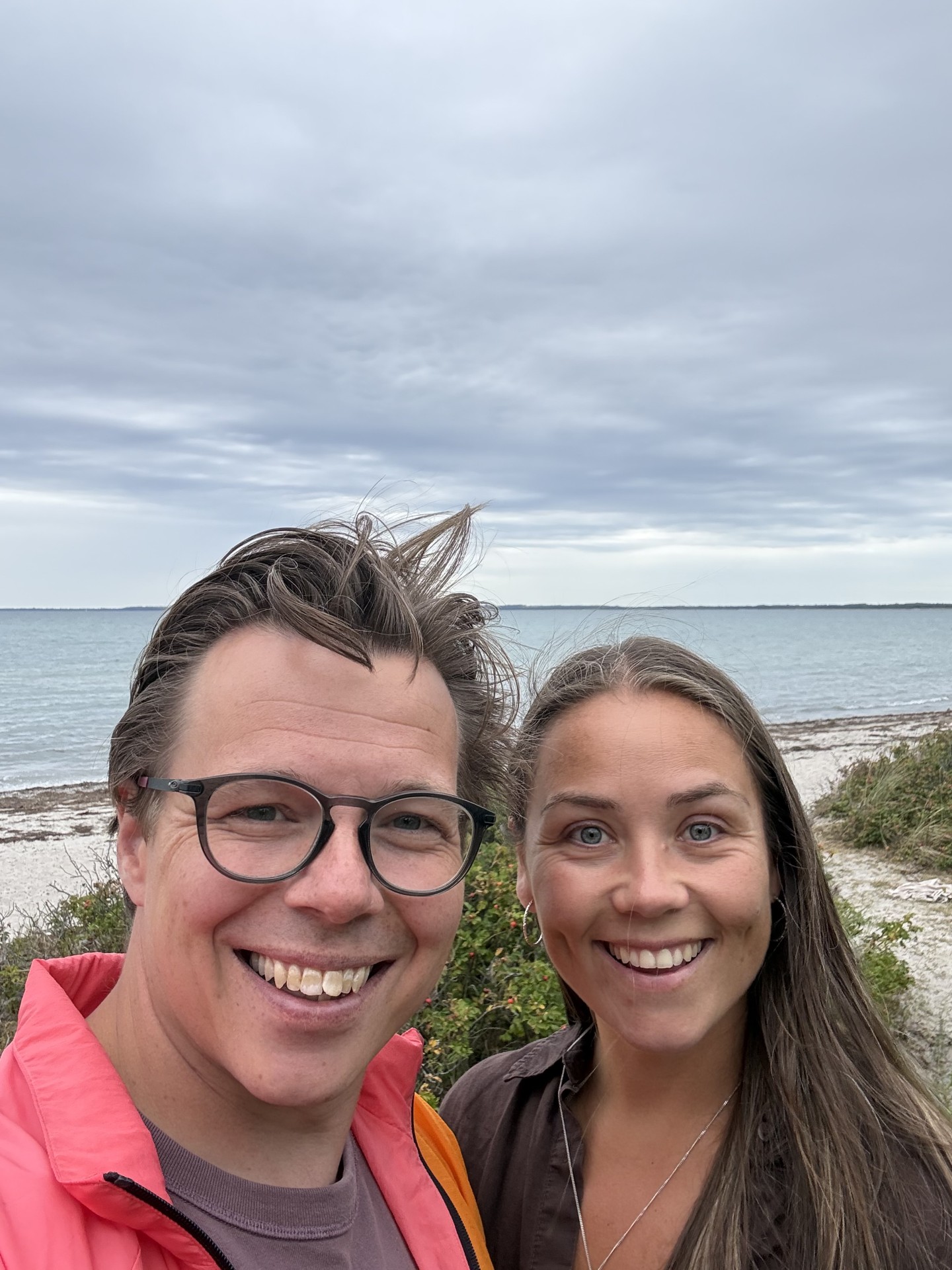 Michelle og Nikolaj ved havet